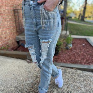 Rhinestone Pocket Distressed Lightwash Jeans